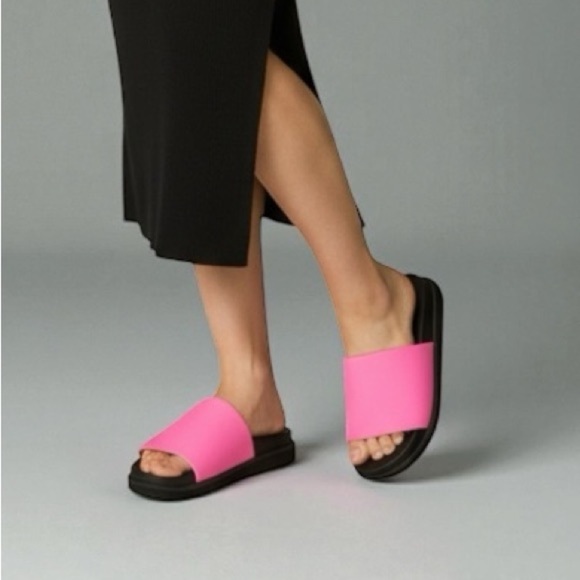 NEW Torrid Pink Slide Sandals - Picture 12 of 12